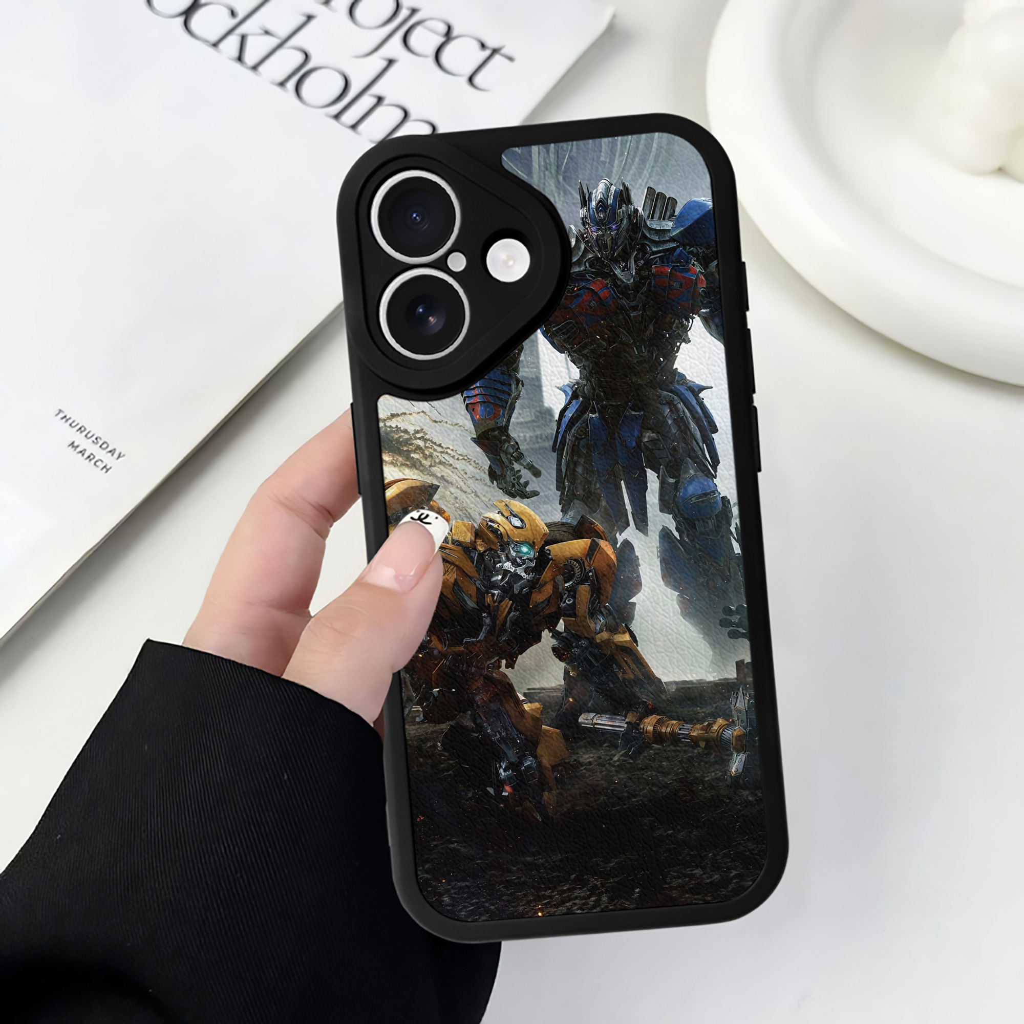 （画像用） Transformers トランスフォーマー 【iPhone 16シリーズ対応】シリコンスマホケース（レザー調） 材質：シリコン